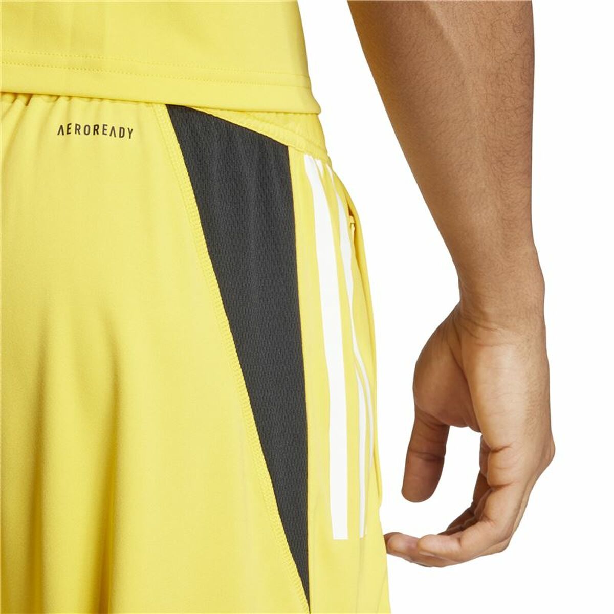 Pantalones cortos deportivos Adidas Juventus amarillos-2