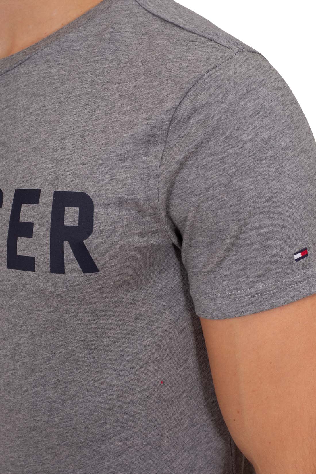 TOMMY HILFIGER - Men's regular T-shirt with bold logo-0