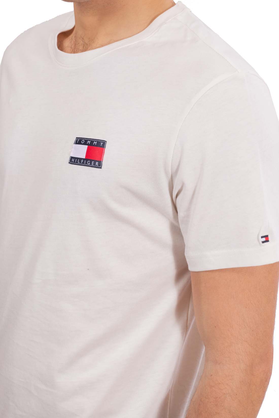 TOMMY HILFIGER - Men's regular T-shirt with logo patch-2
