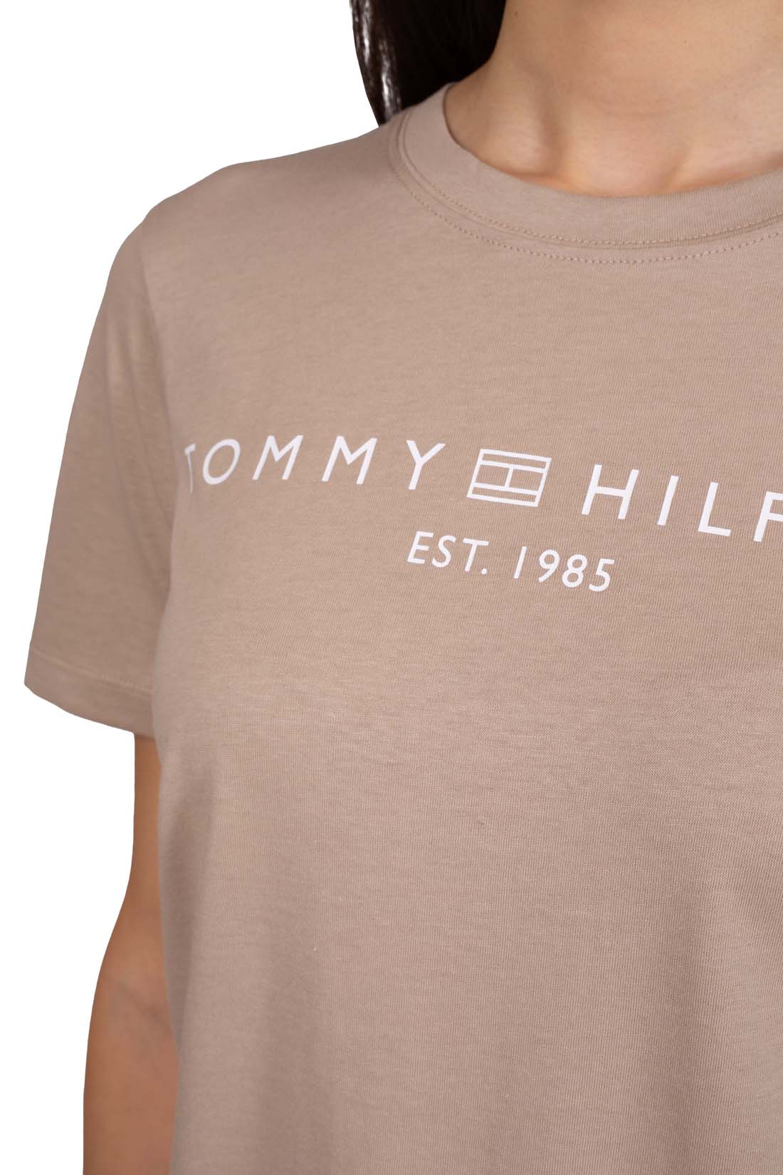 TOMMY HILFIGER - Women's regular logo T-shirt - Size XL-0